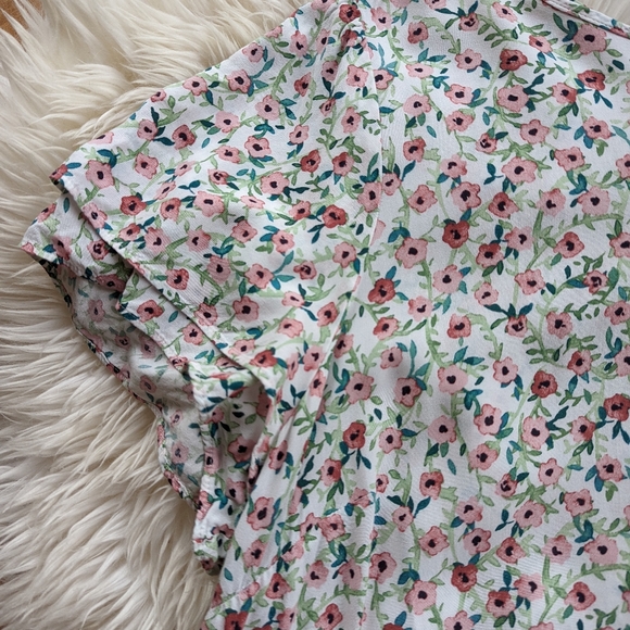 👕 REITMANS - Floral Flutter Sleeve Blouses - Picture 5 of 5